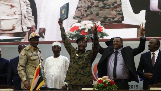 تلغي الوثيقة الدستورية العمل بدستور السودان الانتقالي لعام 2005 ودساتير الولايات